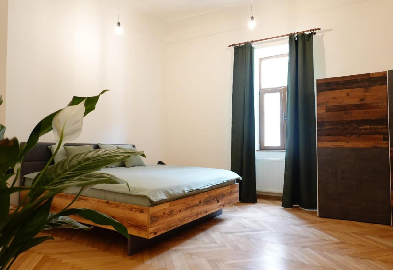 The Industrique Home - 3 Bedroom Apartment Temesvár Kültér fotó
