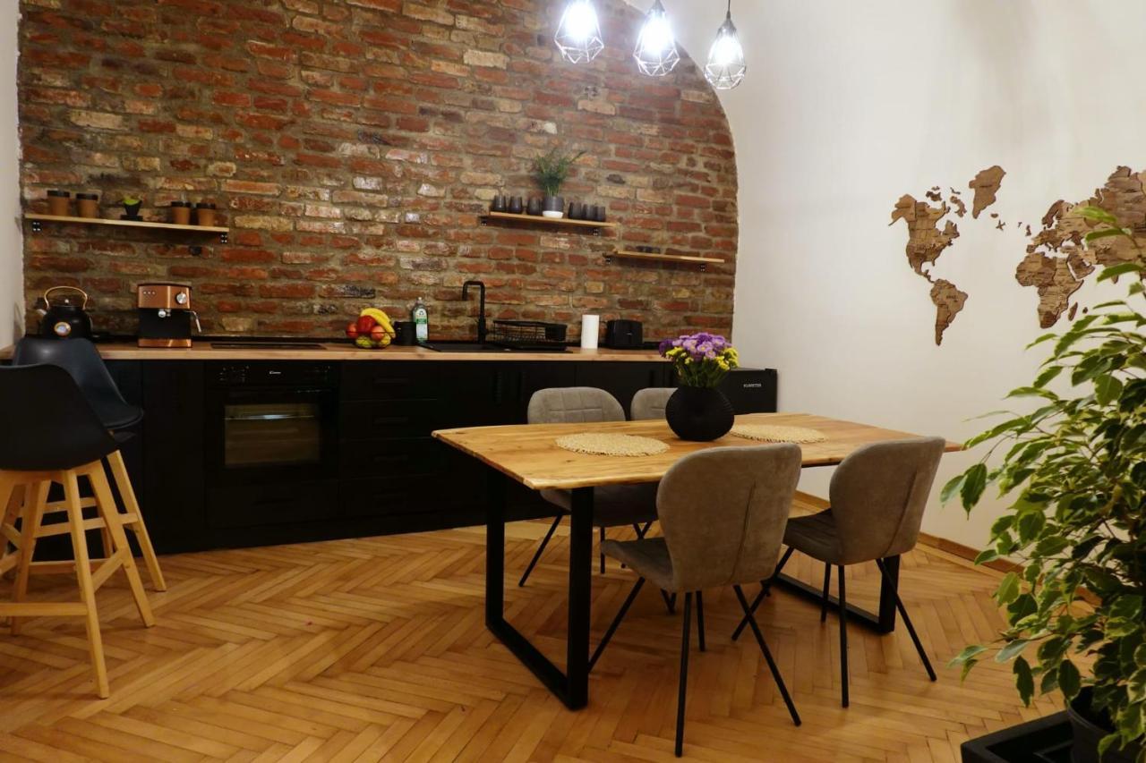 The Industrique Home - 3 Bedroom Apartment Temesvár Kültér fotó