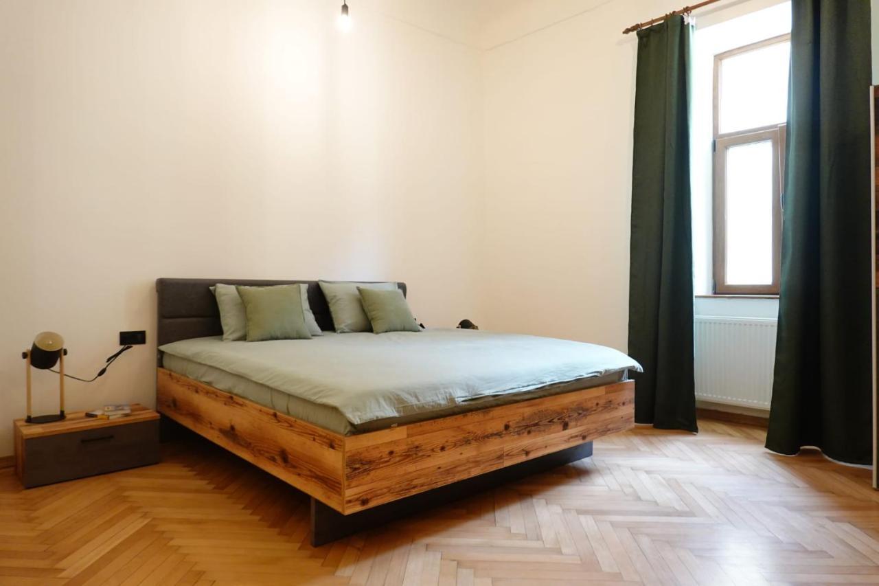 The Industrique Home - 3 Bedroom Apartment Temesvár Kültér fotó