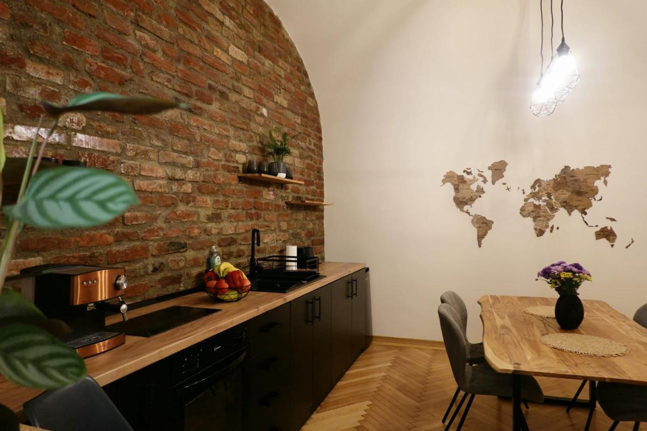 The Industrique Home - 3 Bedroom Apartment Temesvár Kültér fotó