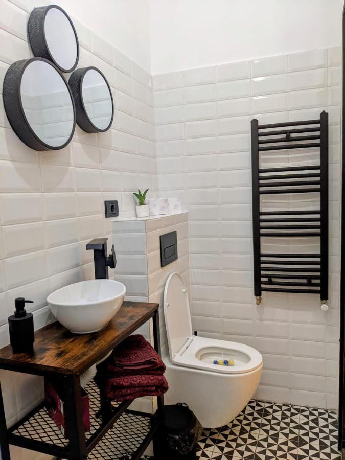 The Industrique Home - 3 Bedroom Apartment Temesvár Kültér fotó