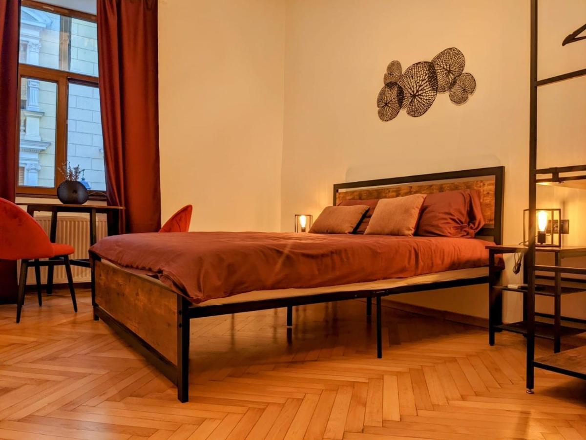 The Industrique Home - 3 Bedroom Apartment Temesvár Kültér fotó